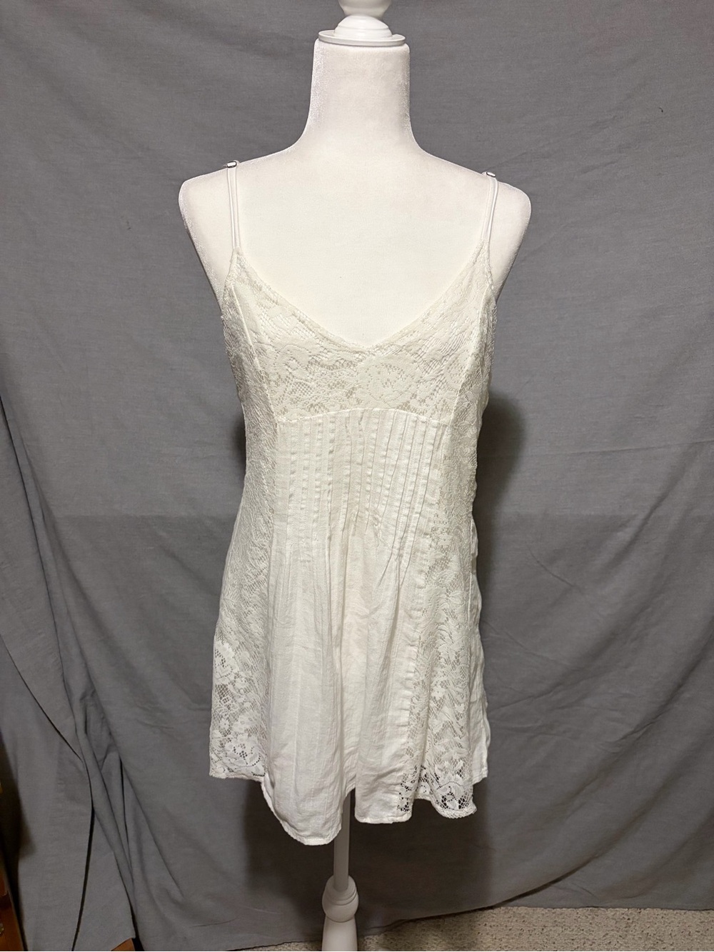 Hollister White Lace Spaghetti Strap Camisole